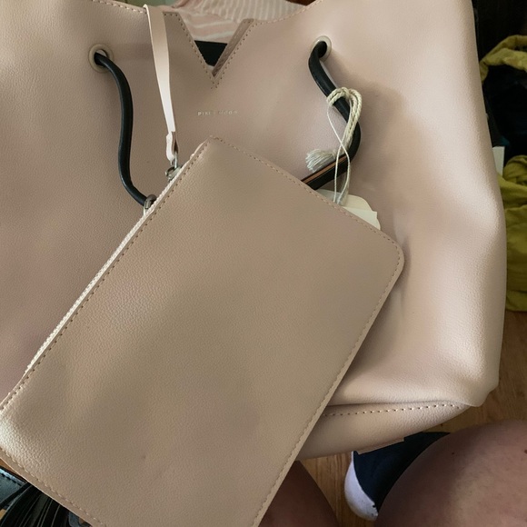 Pink double Handel and long Handel can be satchel or shoulder/crossbody bag! - Picture 4 of 4